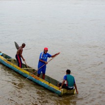 Slow boat on Rio Cayapas arriving in Borbòn